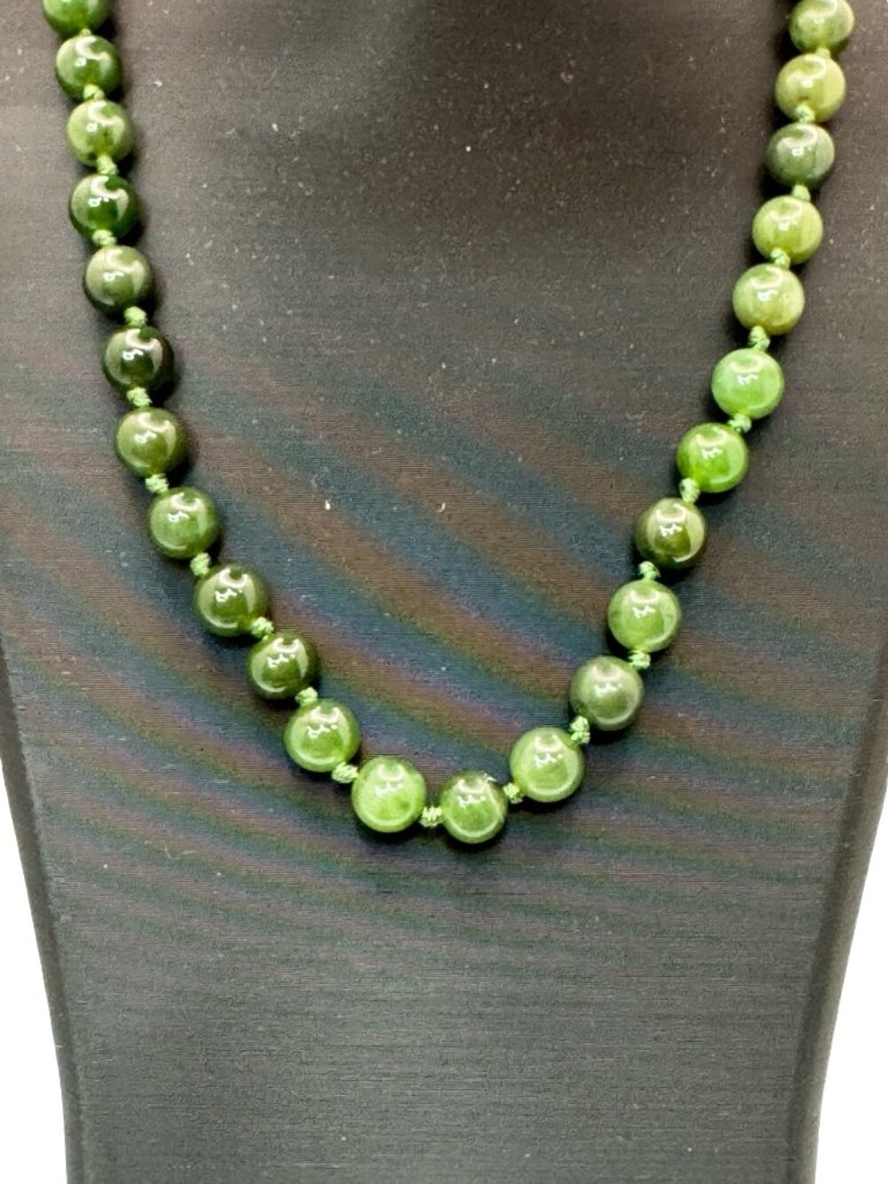 Green Jade Bead Necklace Gold-Toned Clasp 34" Polished beads 37.3g Vintage